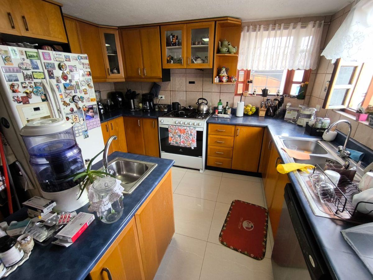 C/ San Isidro del Inca, Terreno de 552 m² con Casa de 357 m² en Venta — imagen 5