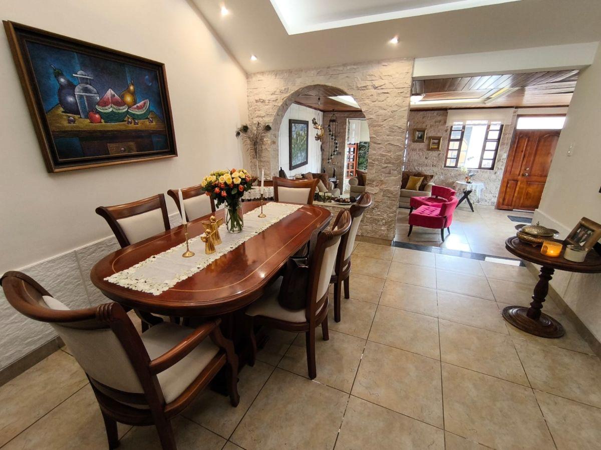 C/ San Isidro del Inca, Terreno de 552 m² con Casa de 357 m² en Venta — imagen 4