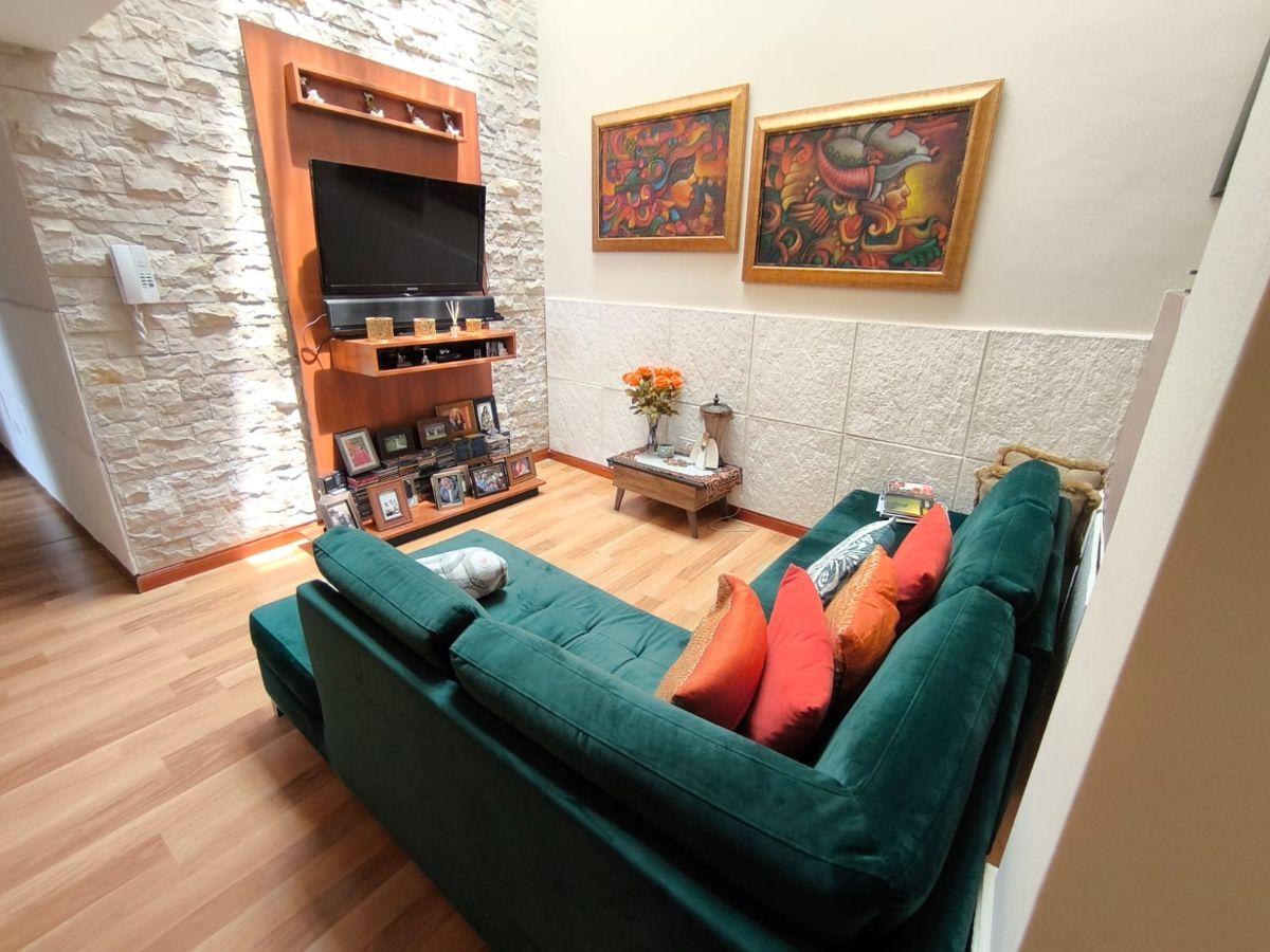 C/ San Isidro del Inca, Terreno de 552 m² con Casa de 357 m² en Venta — imagen 3