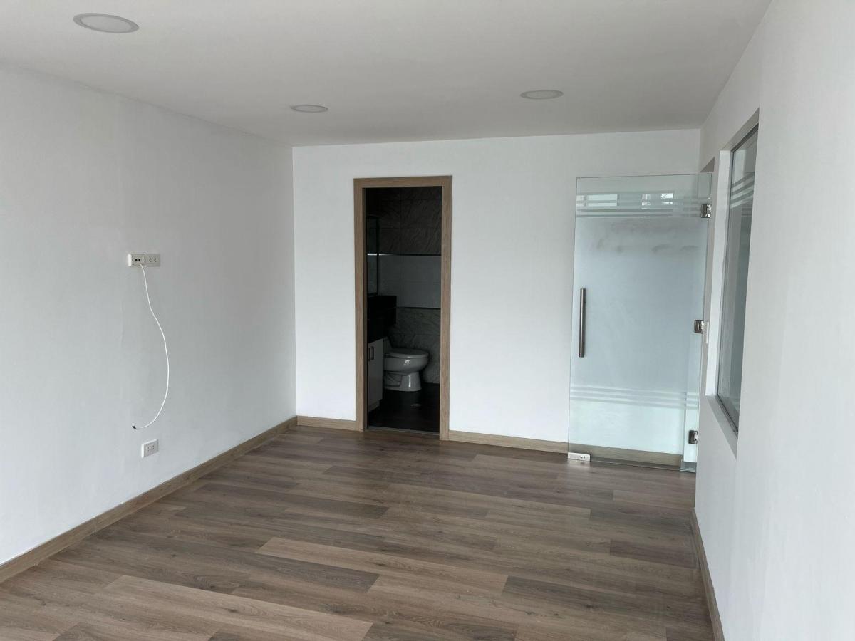 Venta de Oficina con Divisiones 174 Mtrs y 5 Parqueaderos, Sector Coruña — imagen 7