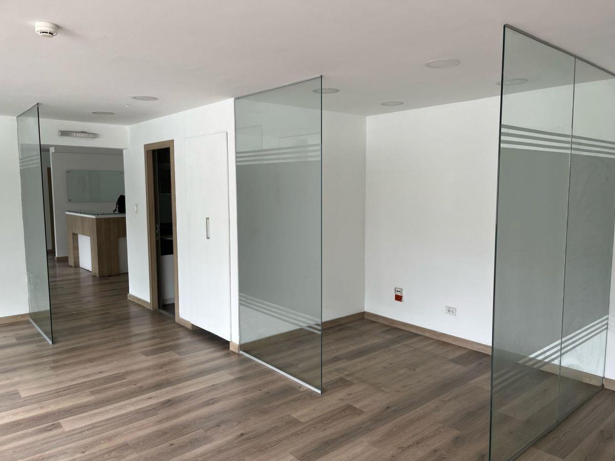 Venta de Oficina con Divisiones 174 Mtrs y 5 Parqueaderos, Sector Coruña — imagen 4