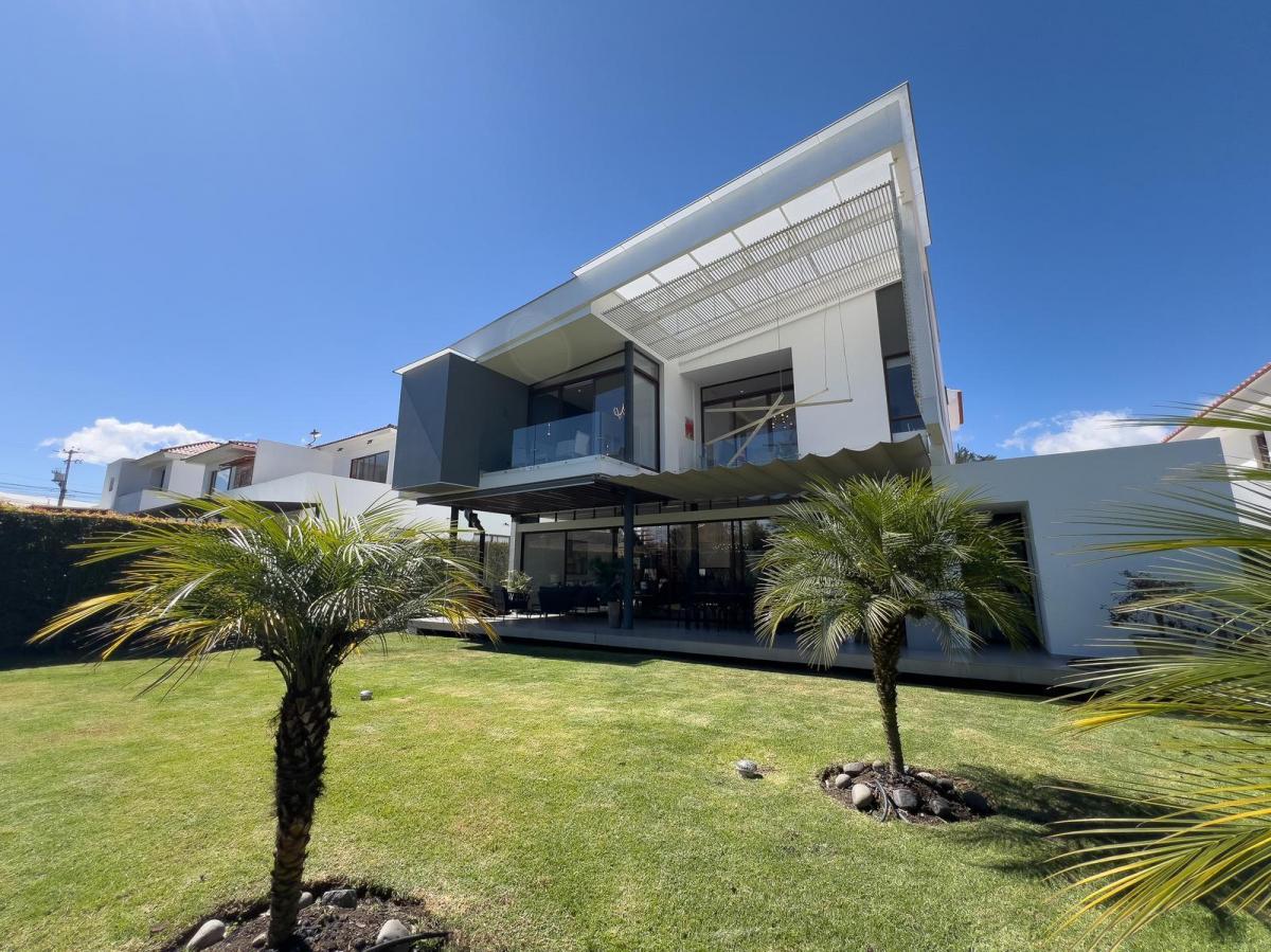 Casa en Venta Moderna y Amplias Áreas Verdes Conjunto Privado en Puembo — imagen 10