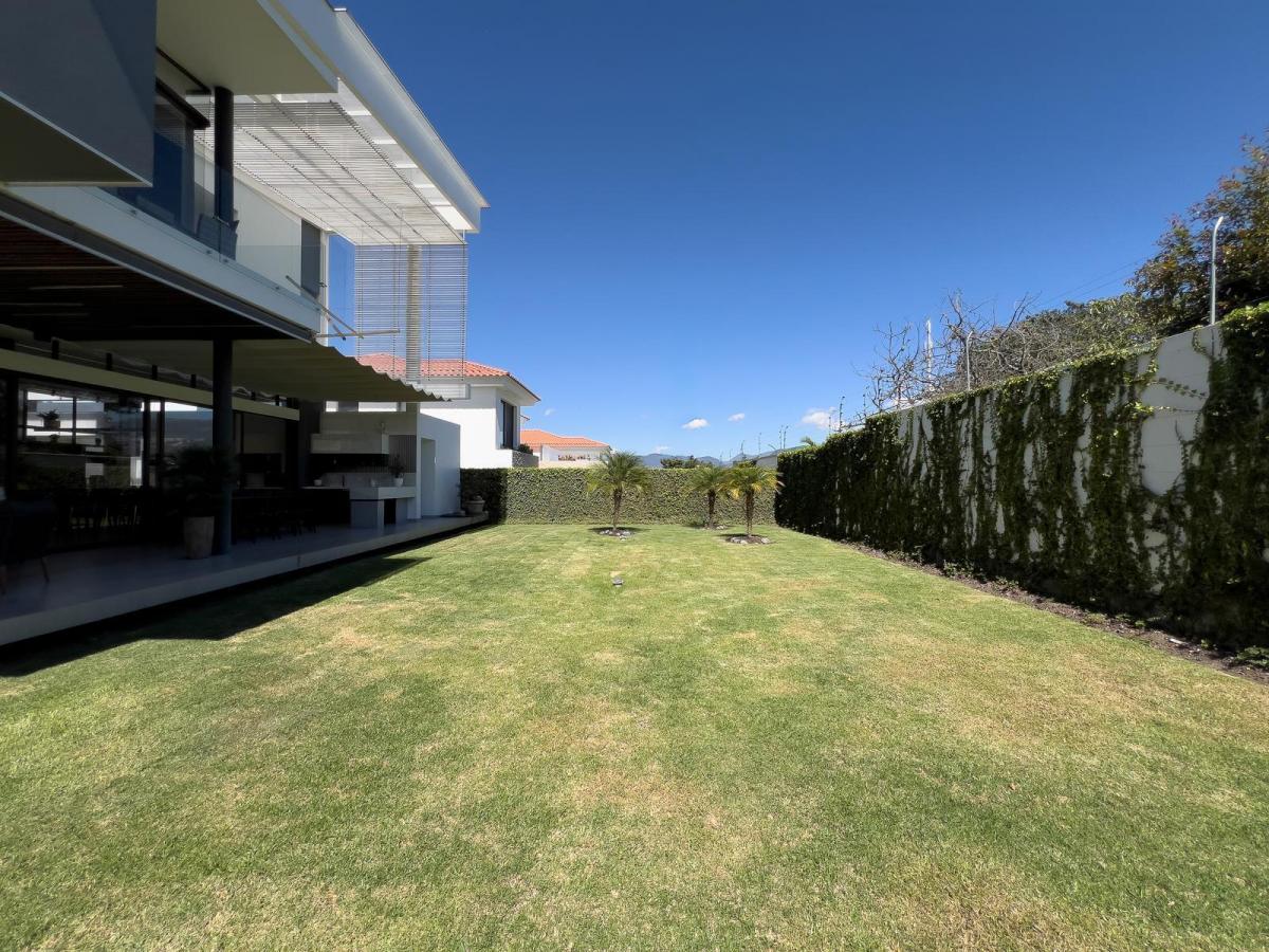 Casa en Venta Moderna y Amplias Áreas Verdes Conjunto Privado en Puembo — imagen 9