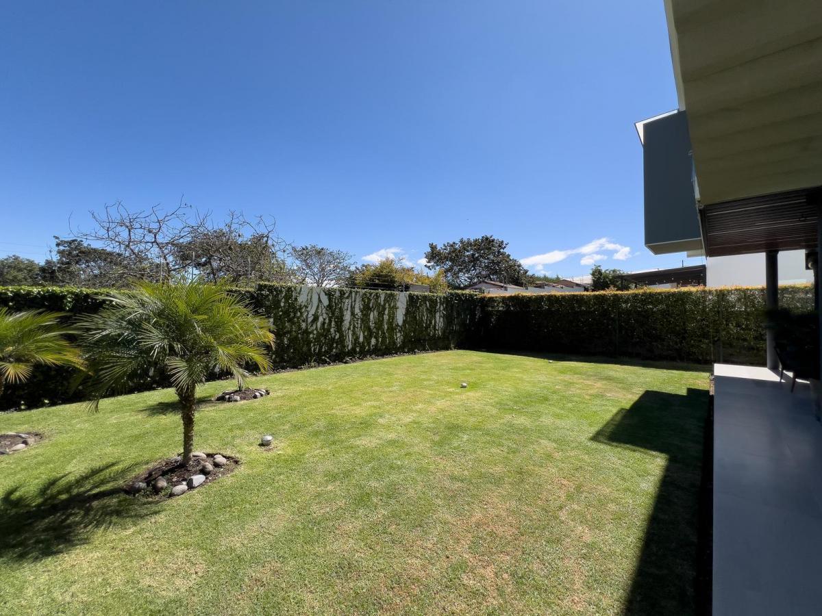 Casa en Venta Moderna y Amplias Áreas Verdes Conjunto Privado en Puembo — imagen 7