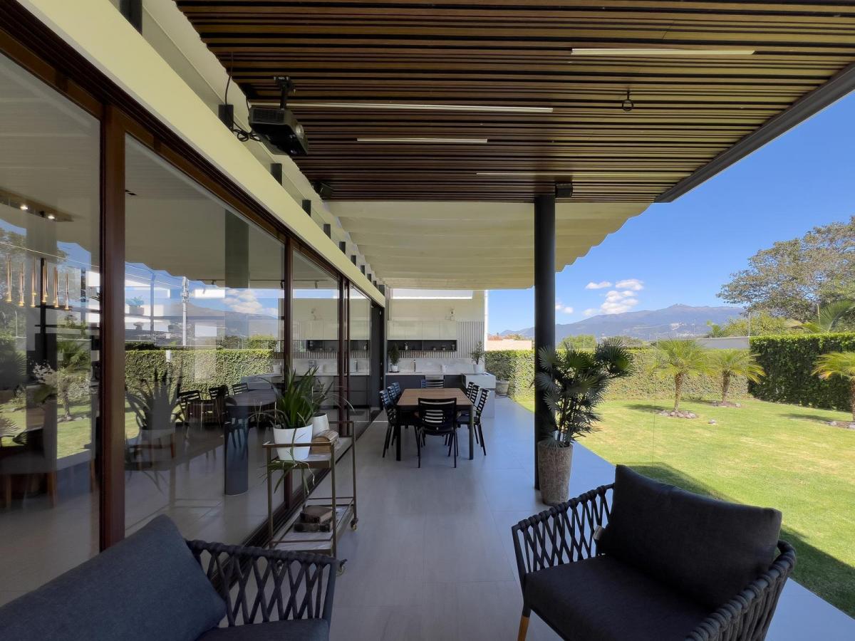 Casa en Venta Moderna y Amplias Áreas Verdes Conjunto Privado en Puembo — imagen 6