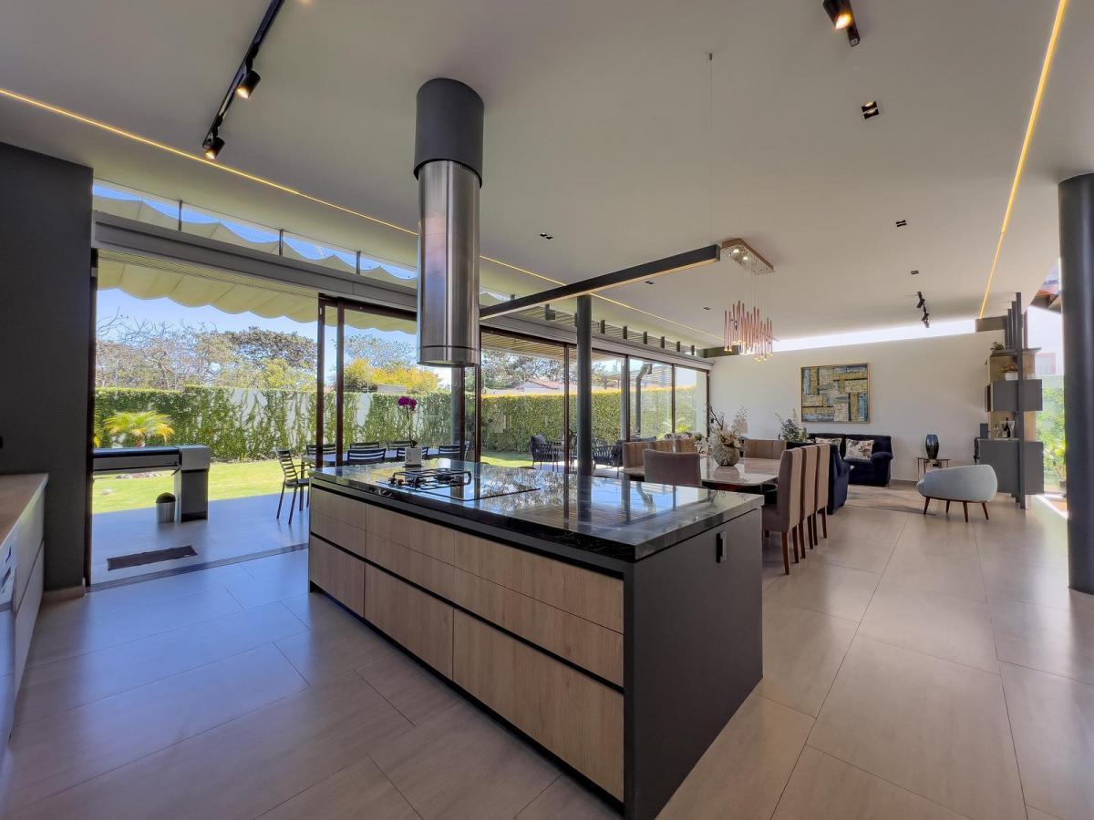 Casa en Venta Moderna y Amplias Áreas Verdes Conjunto Privado en Puembo — imagen 4