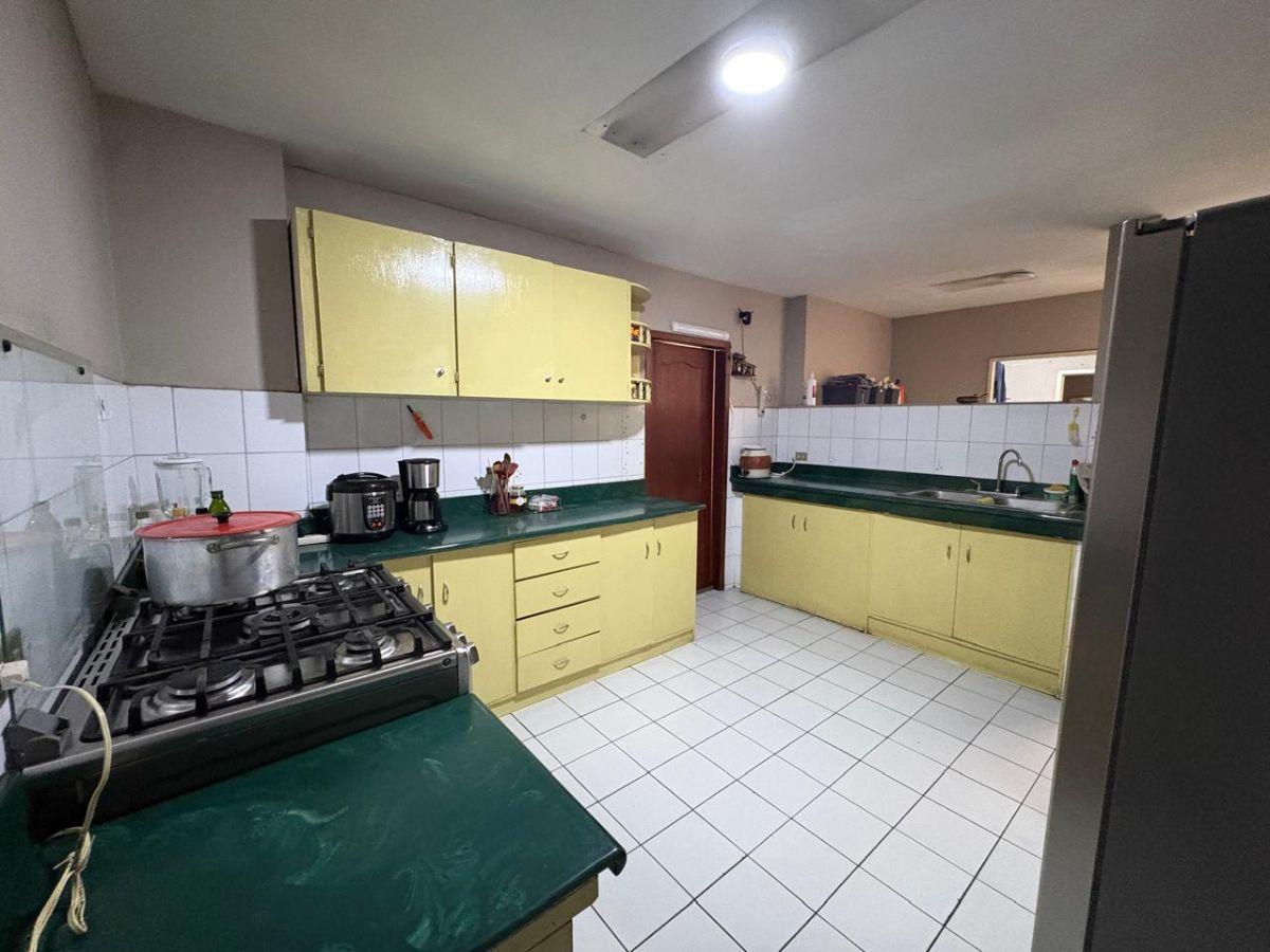 Amplio Departamento en Venta, Ceibos, Guayas — imagen 8