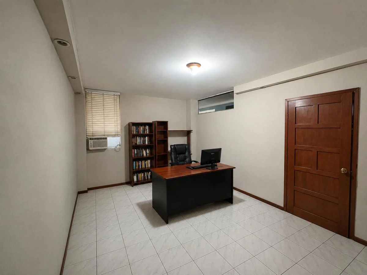 Amplio Departamento en Venta, Ceibos, Guayas — imagen 3