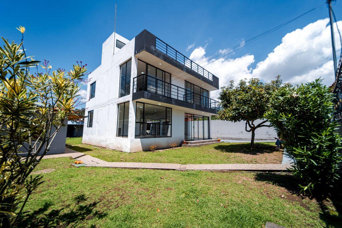 Casa de 2 Pisos en Venta en Conocoto con Departamento Independiente — imagen 10