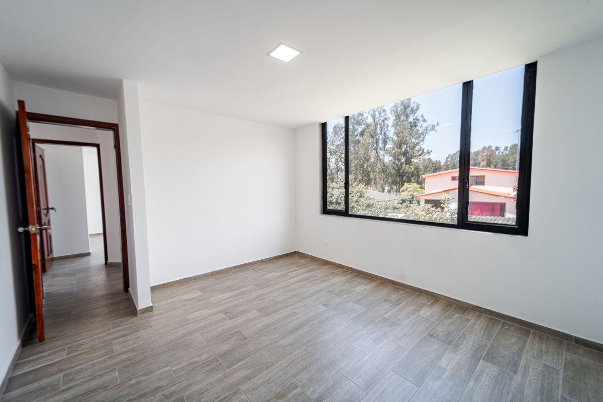 Casa de 2 Pisos en Venta en Conocoto con Departamento Independiente — imagen 9