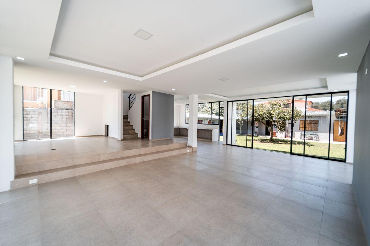 Casa de 2 Pisos en Venta en Conocoto con Departamento Independiente — imagen 8