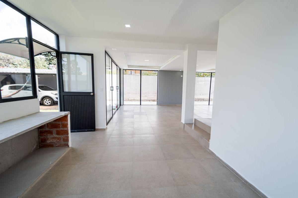 Casa de 2 Pisos en Venta en Conocoto con Departamento Independiente — imagen 7