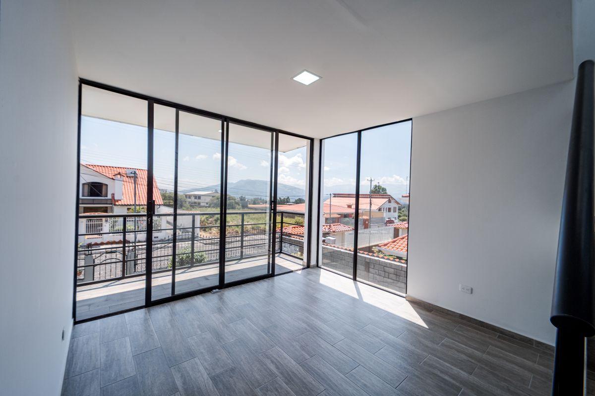 Casa de 2 Pisos en Venta en Conocoto con Departamento Independiente — imagen 5