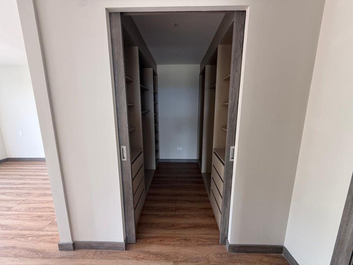 Departamento de 101 m² con 2 Habitaciones en Venta en Tumbaco — imagen 2