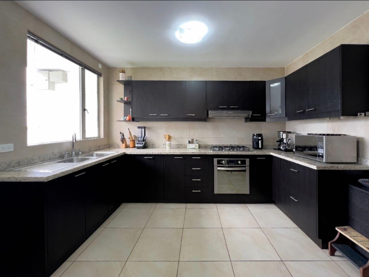 Casa de 250 m² con 3 Dorm. en Venta en San Juan de Cumbayá — imagen 10