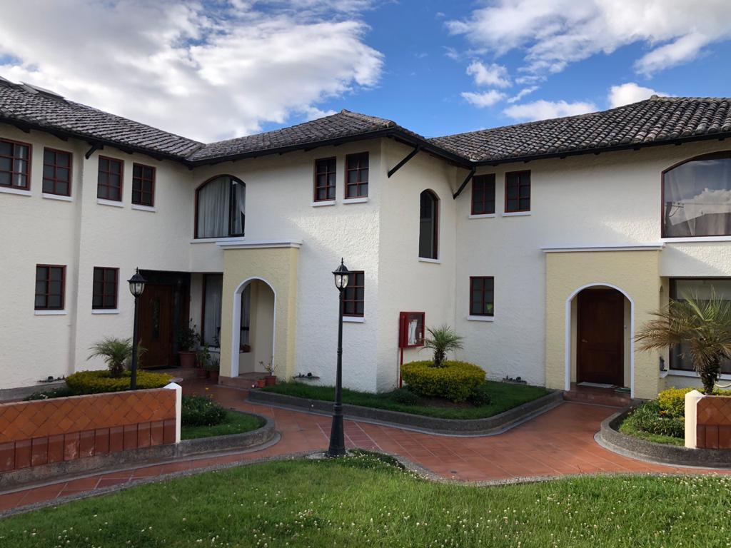 Se Vende Hermosa Casa Dentro de Conjunto Junto a La Urbanizacion El Condado — imagen 2