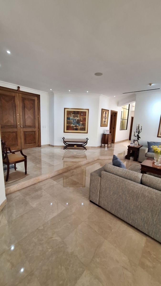 Casa de 911 m² con 4 Habitaciones en Venta en Samborondón, Guayas — imagen 9