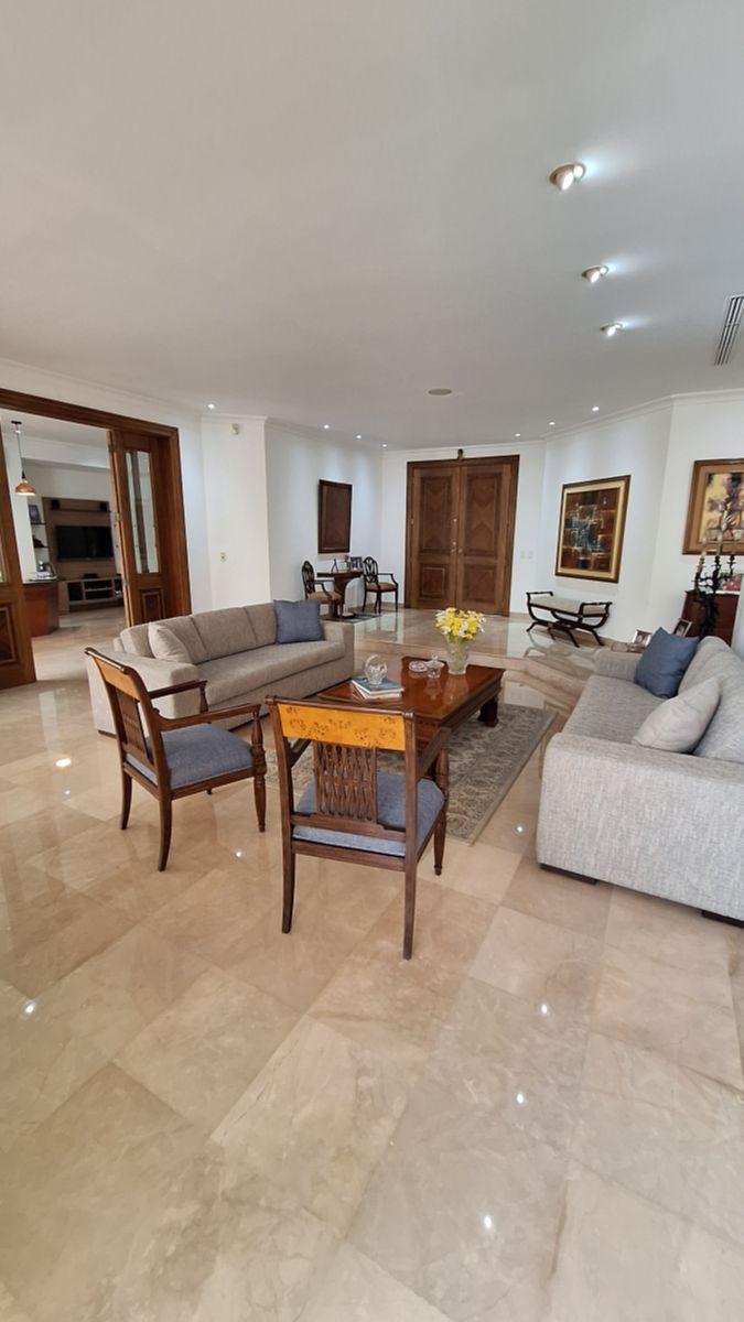 Casa de 911 m² con 4 Habitaciones en Venta en Samborondón, Guayas — imagen 4