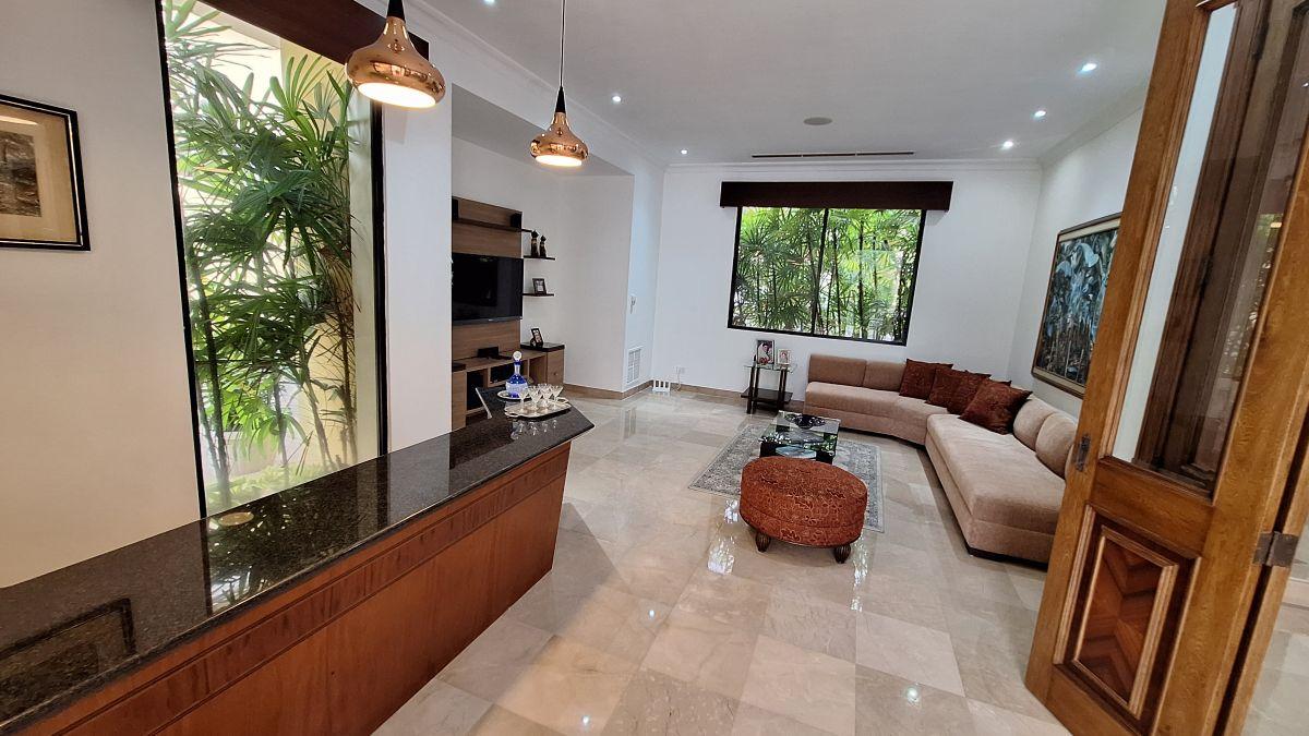 Casa de 911 m² con 4 Habitaciones en Venta en Samborondón, Guayas — imagen 2