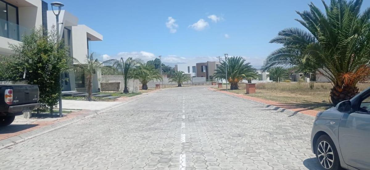 Se Vende Hermosa y Amplia Casa en Tumbaco — imagen 7