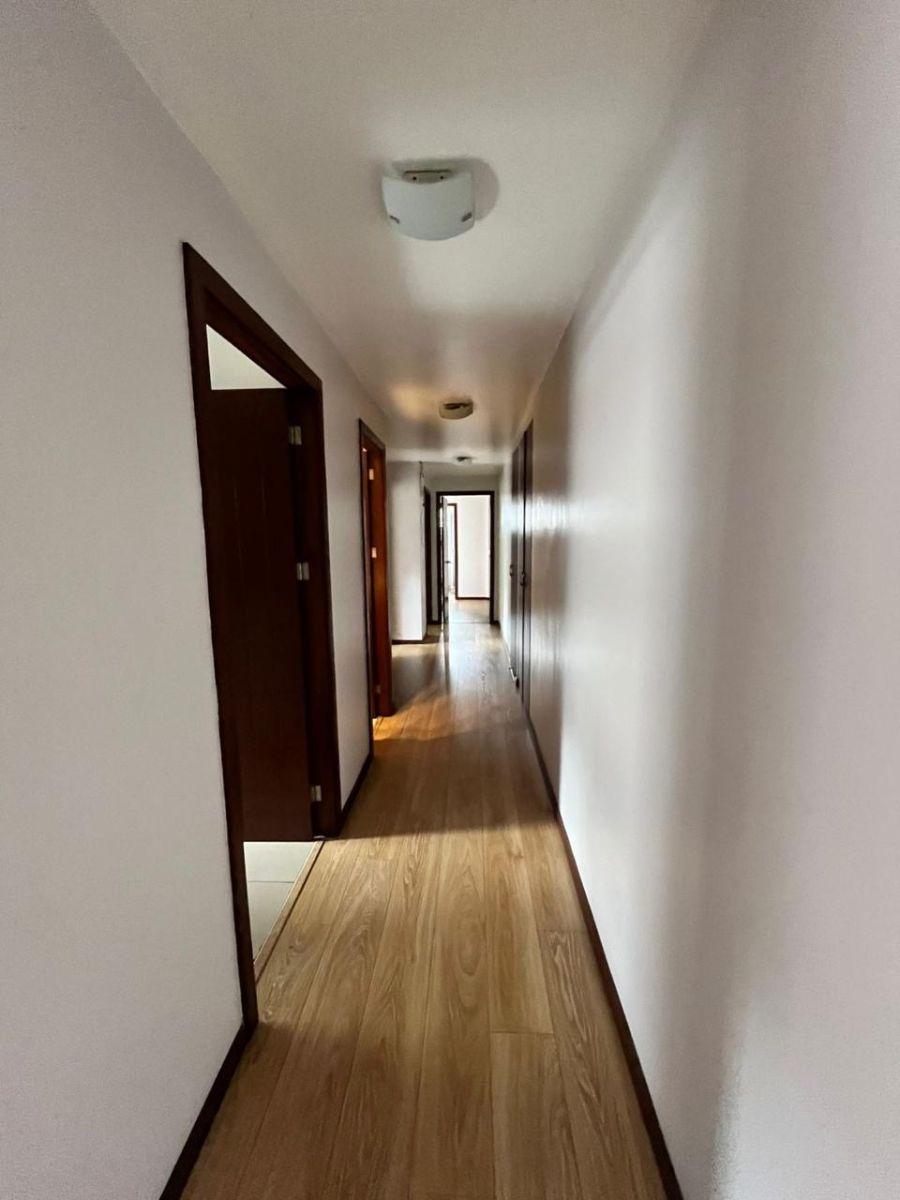 Departamento con Linda Vista a La Ciudad, en Venta sector La Mariscal (Cerca a Las Universidades) — imagen 4
