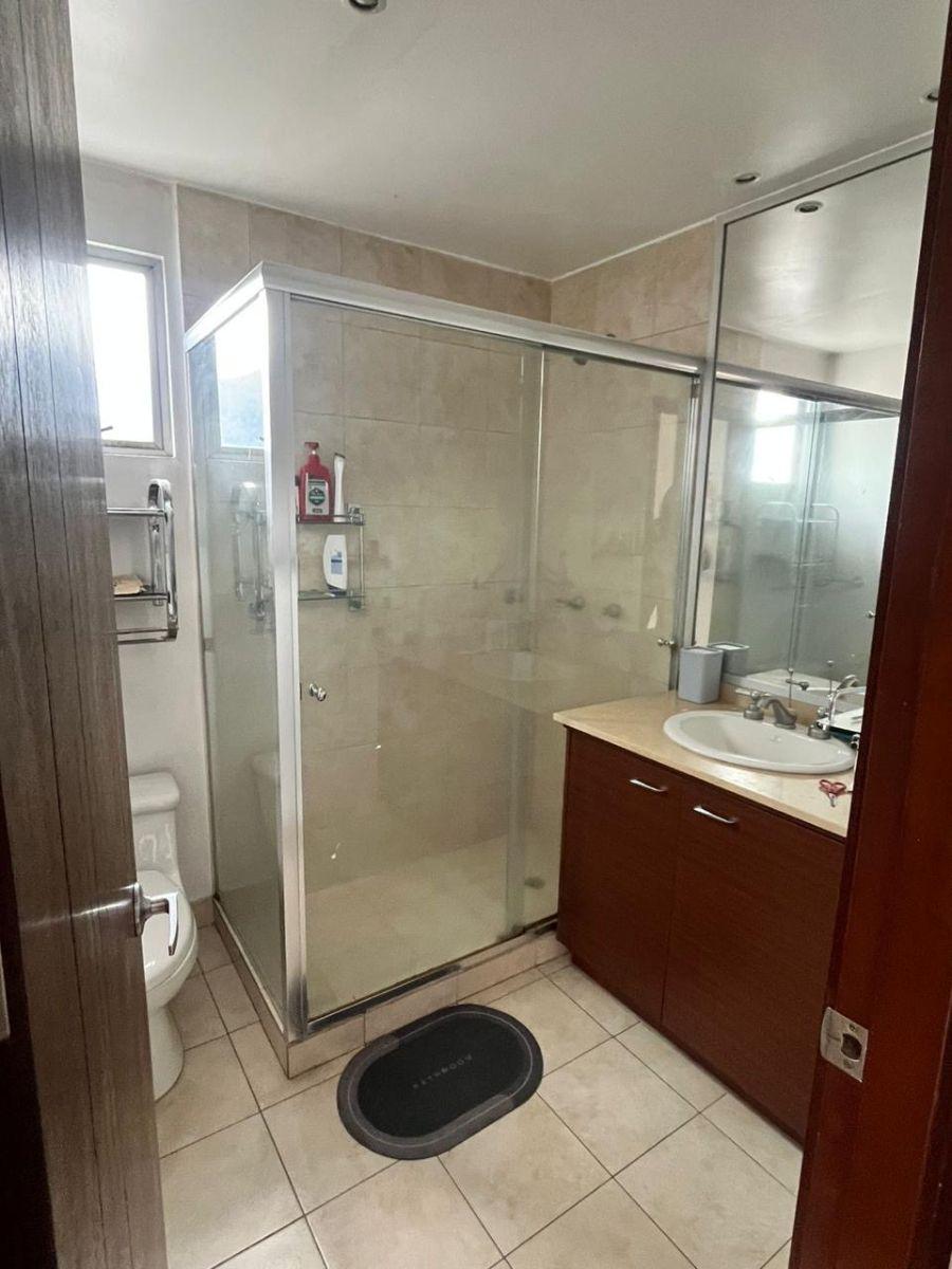 Departamento con Linda Vista a La Ciudad, en Venta sector La Mariscal (Cerca a Las Universidades) — imagen 3