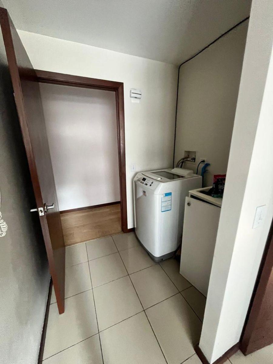 Departamento con Linda Vista a La Ciudad, en Venta sector La Mariscal (Cerca a Las Universidades) — imagen 2