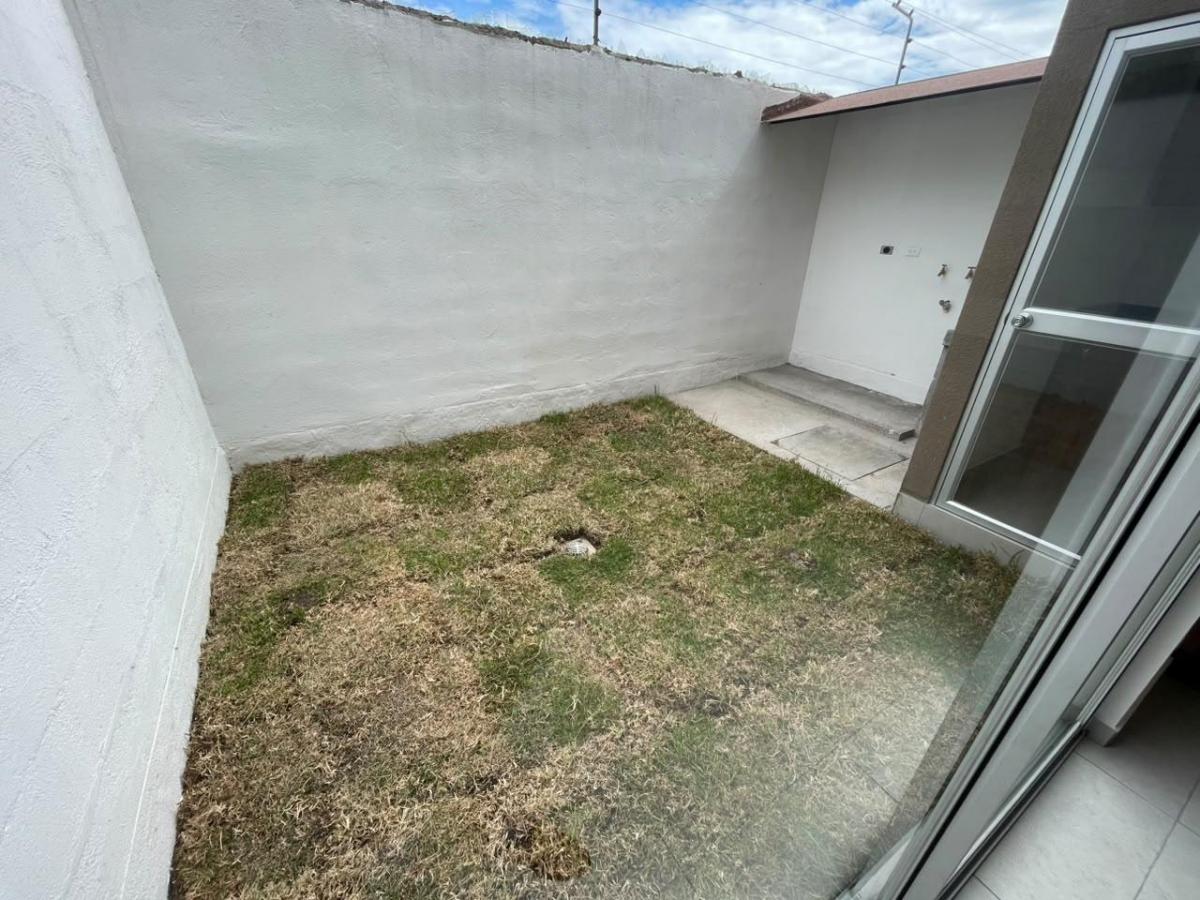 Casa Nueva en Pomasqui con Altillo, Terraza, Patio y Acabados de Primera en Conjunto Privado. Provincia de Pichincha — imagen 6