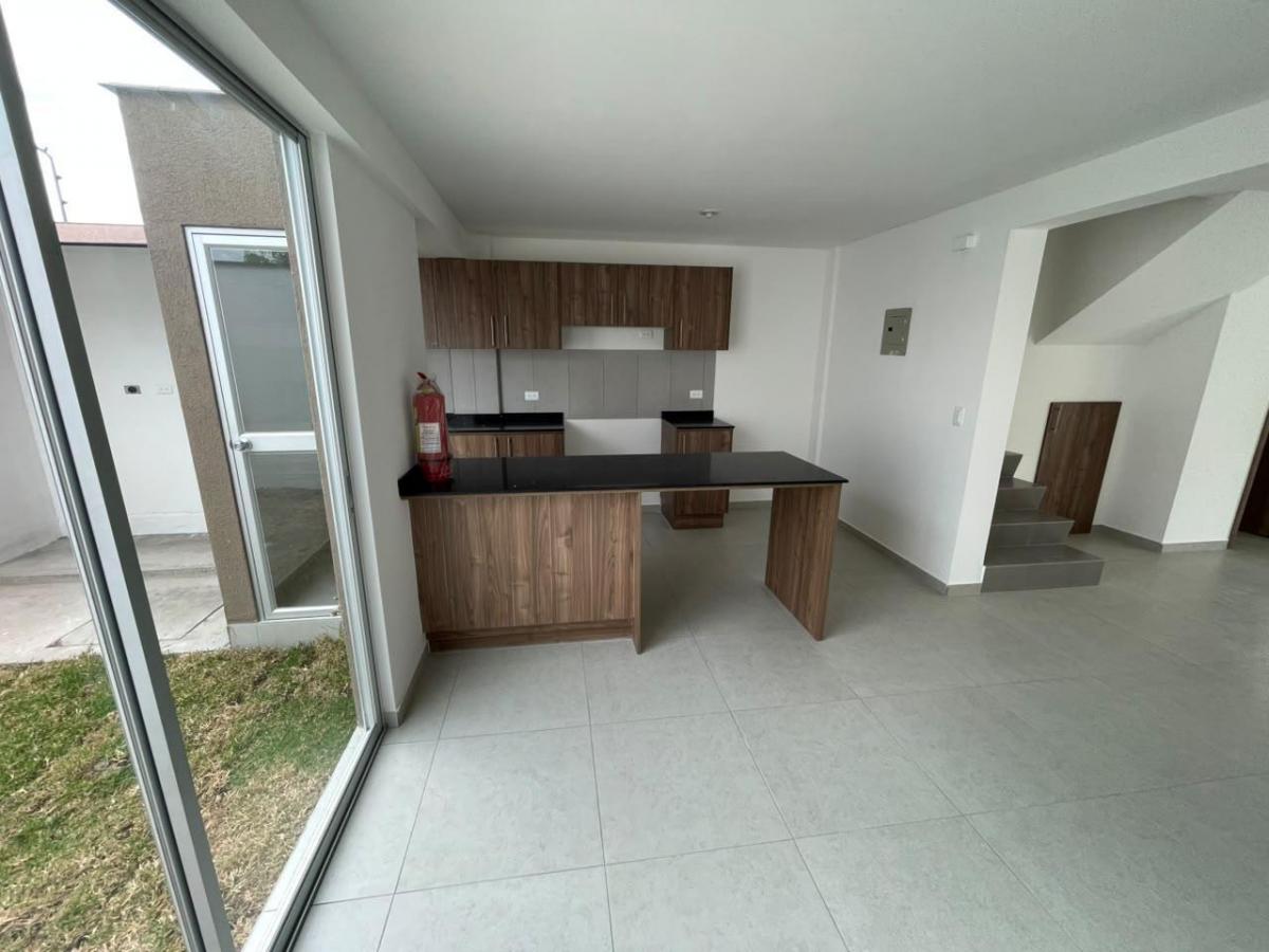 Casa Nueva en Pomasqui con Altillo, Terraza, Patio y Acabados de Primera en Conjunto Privado. Provincia de Pichincha — imagen 5