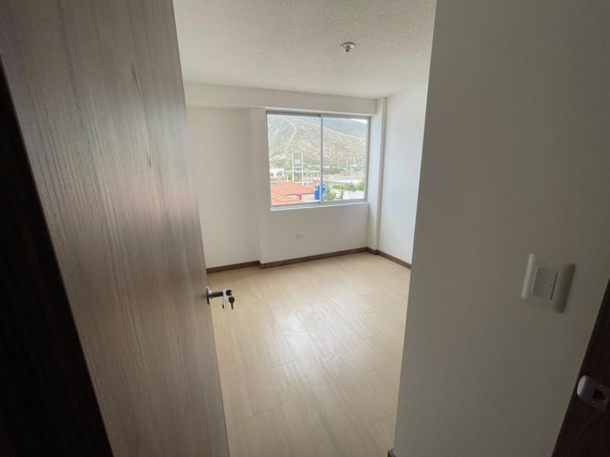 Casa Nueva en Pomasqui con Altillo, Terraza, Patio y Acabados de Primera en Conjunto Privado. Provincia de Pichincha — imagen 4