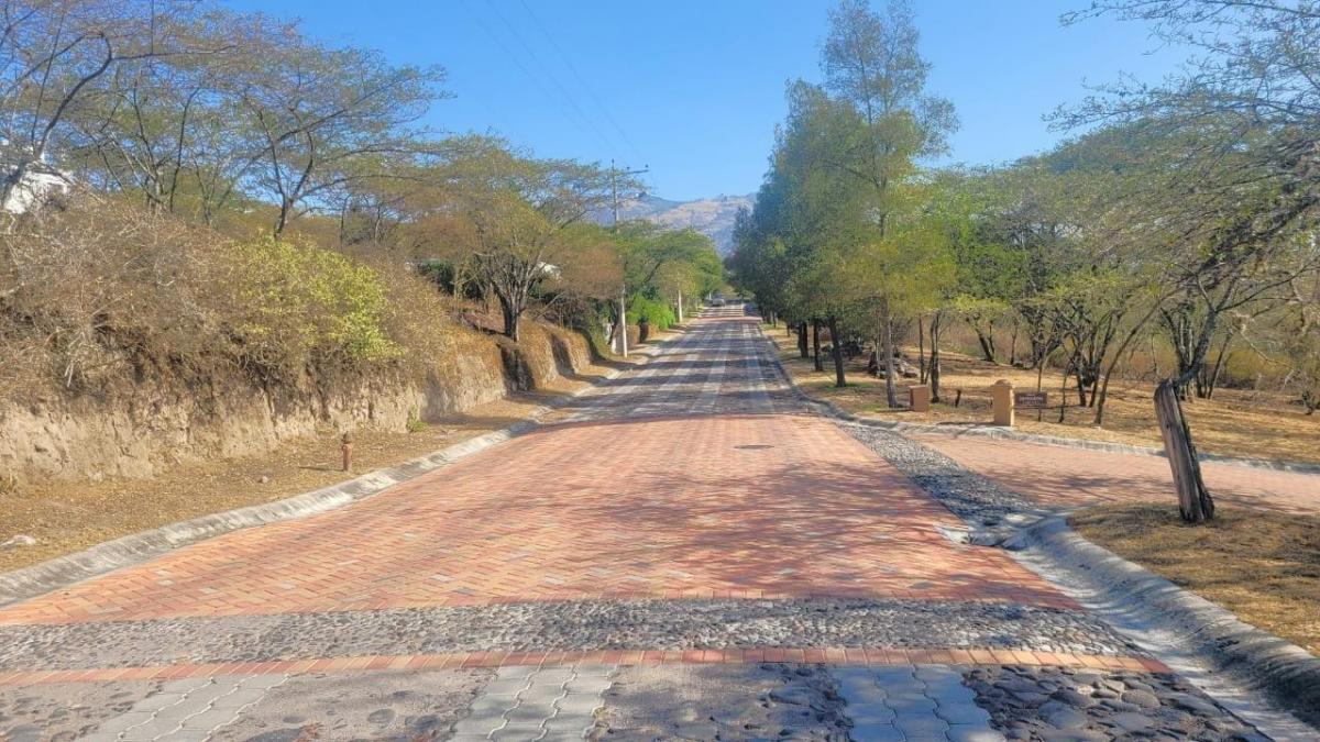 Venta Hermoso Terreno en La Viña del Río, 2.804 m² Apto Para 3 Casas Nuevas. Provincia de Pichincha — imagen 9