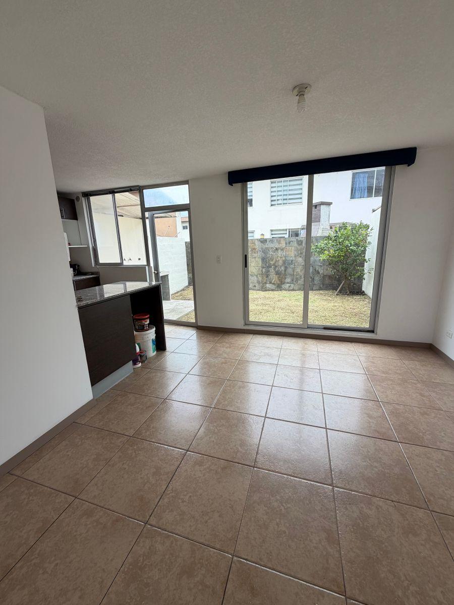 Hermosa Casa de Venta Sector Calderon — imagen 9