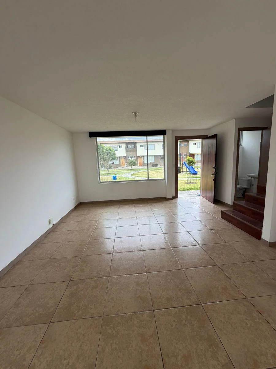 Hermosa Casa de Venta Sector Calderon — imagen 8