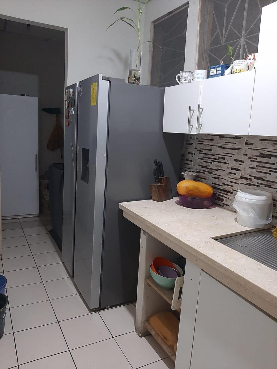 Casa con Uso Comercial en Urdesa Norte en Av Principal, Guayas — imagen 5