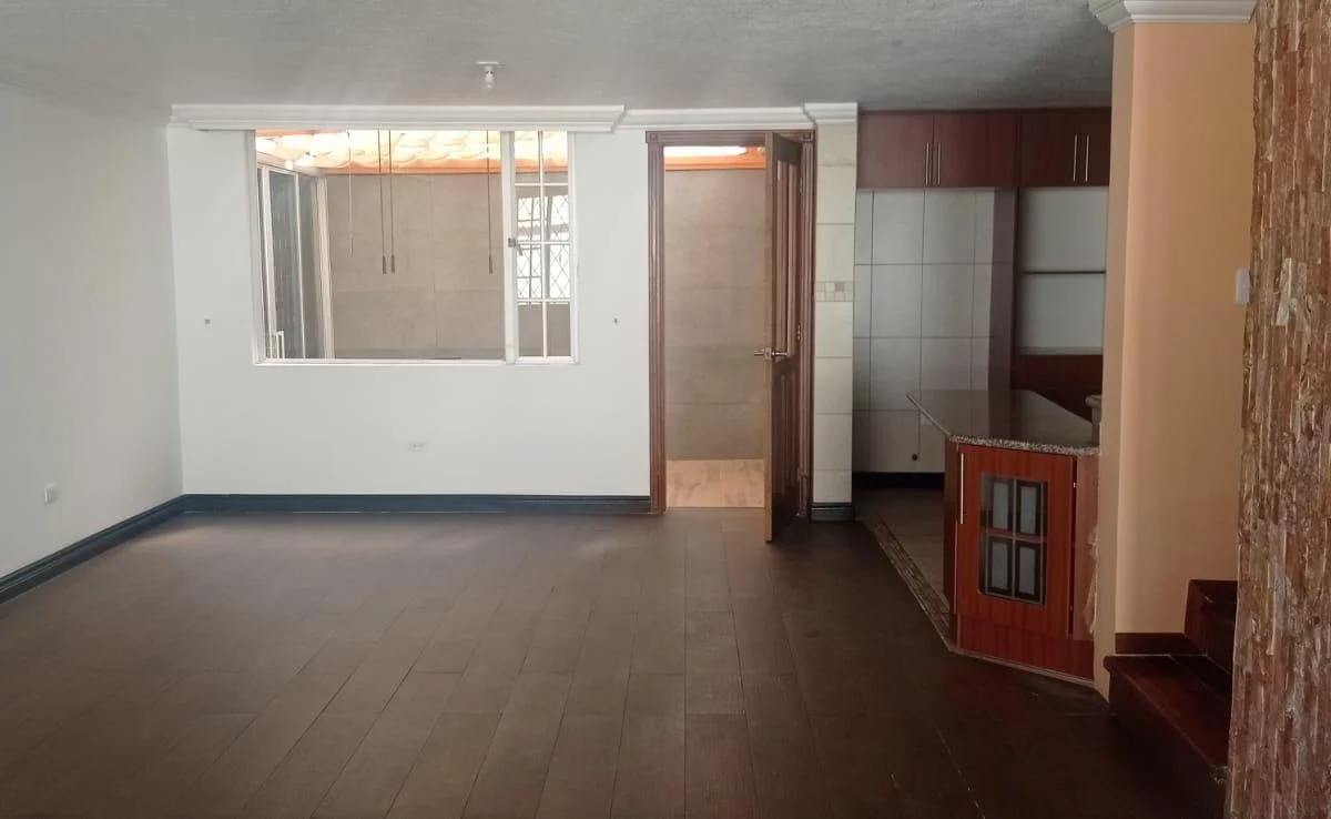 Se Vende Amplia Casa en Carcelen Industrial — imagen 1
