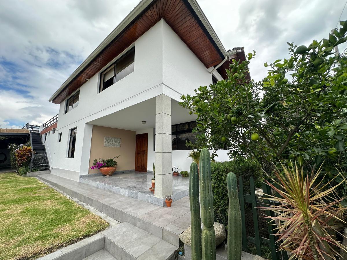 Excelente Casa Rentera Esquinera Tumbaco, 671 Mtrs en Terreno 926 Mtrs, Local, Casa, Ofic — imagen 10