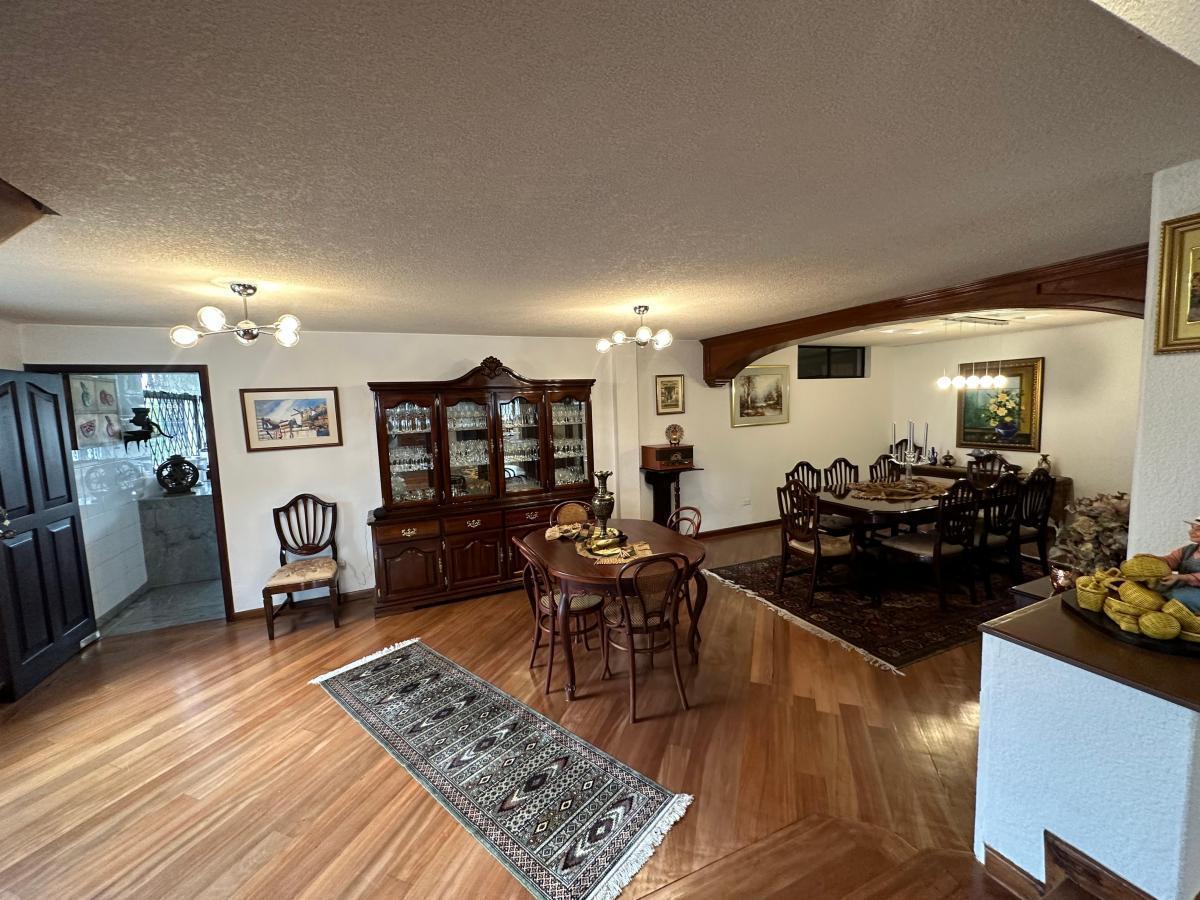 Excelente Casa Rentera Esquinera Tumbaco, 671 Mtrs en Terreno 926 Mtrs, Local, Casa, Ofic — imagen 7