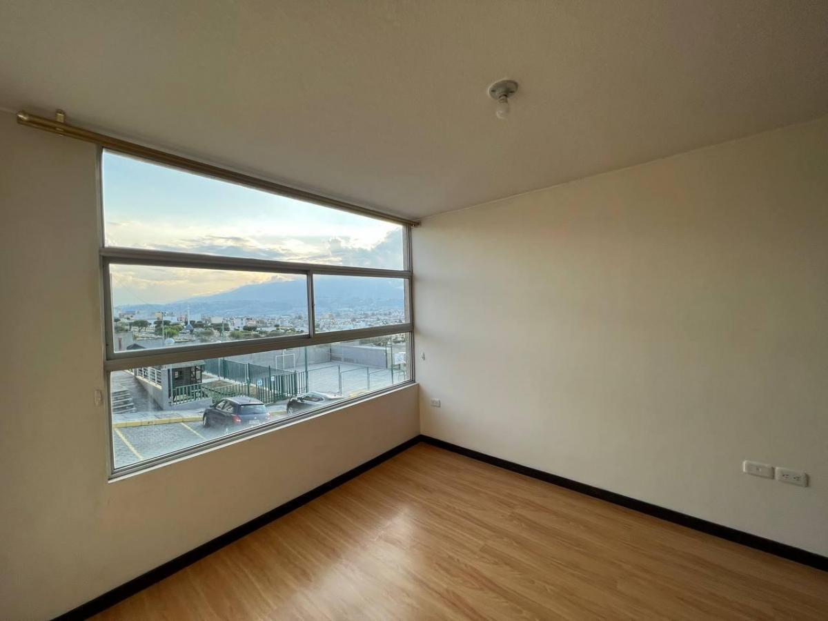 Dp - en Venta Casa Sector Calderón 2 Pisos 72 m² con Patio y Pergola — imagen 3