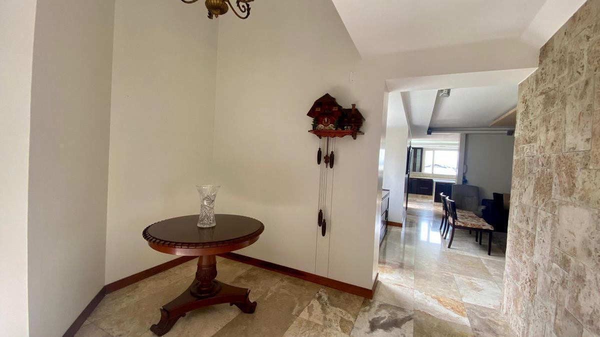Venta Casa Moderna, Sector San Juan de Cumbayá — imagen 9