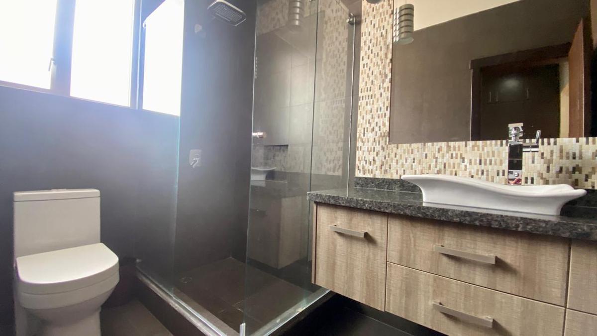 Venta Casa Moderna, Sector San Juan de Cumbayá — imagen 7