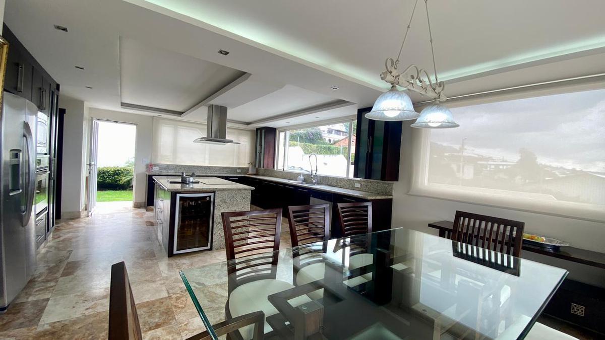 Venta Casa Moderna, Sector San Juan de Cumbayá — imagen 2