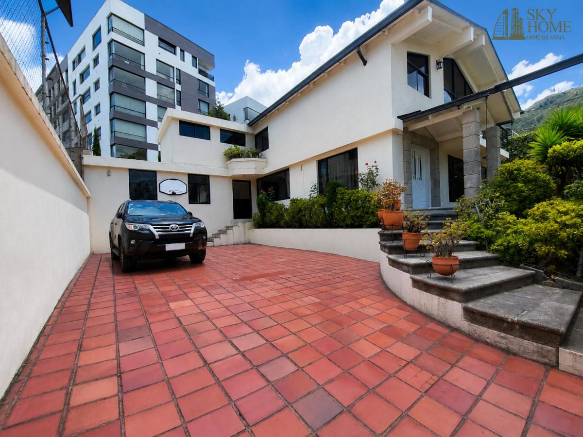 Venta Casa Amplia en Quito Tenis, a 5 Minutos del Hipercentro de Quito — imagen 2