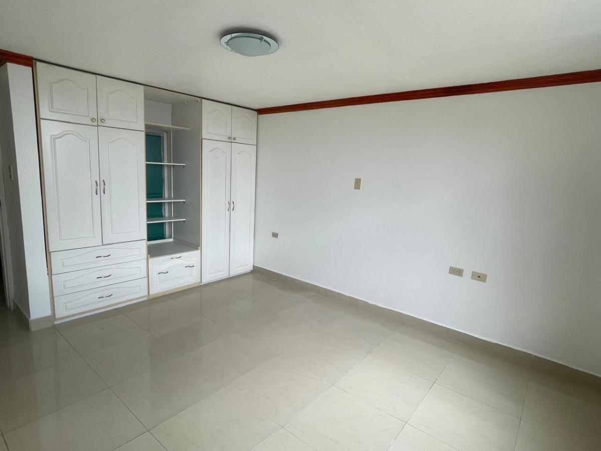 Venta Departamento, 2 Dorm., Iñaquito Alto — imagen 3