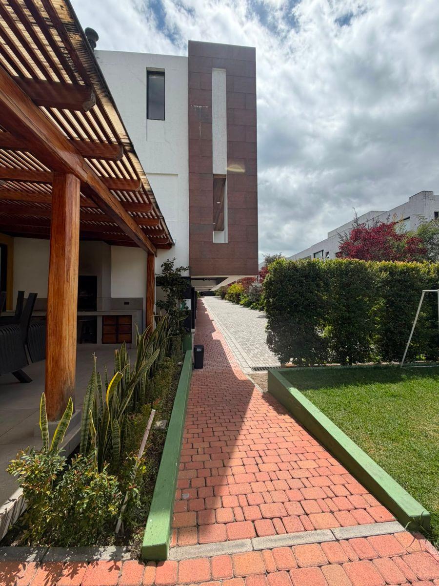 En Venta Departamento 80 m² 2 Dorm. con Balcon en San Juan de Cumbayá — imagen 1