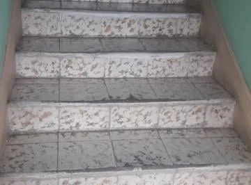 Terreno de Venta con Casa Ex Clínica en El Centro de Tulcán, Carchi — imagen 2