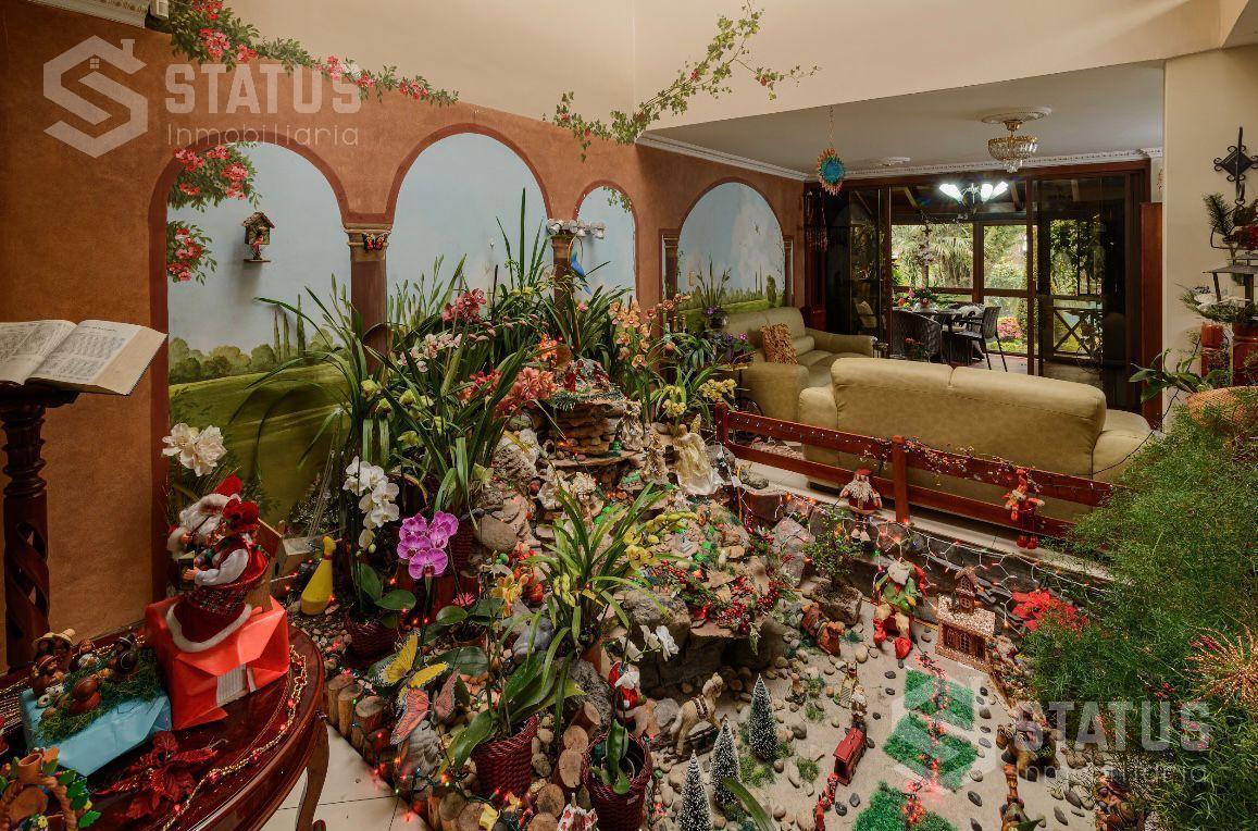 Venta de Casa de Lujo en San Gabriel a Pocos Minutos del Supermaxi — imagen 2