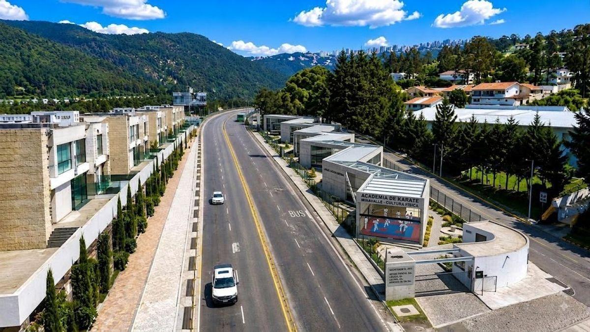 Terreno de 857 m² en Venta en Cumbayá — imagen 2