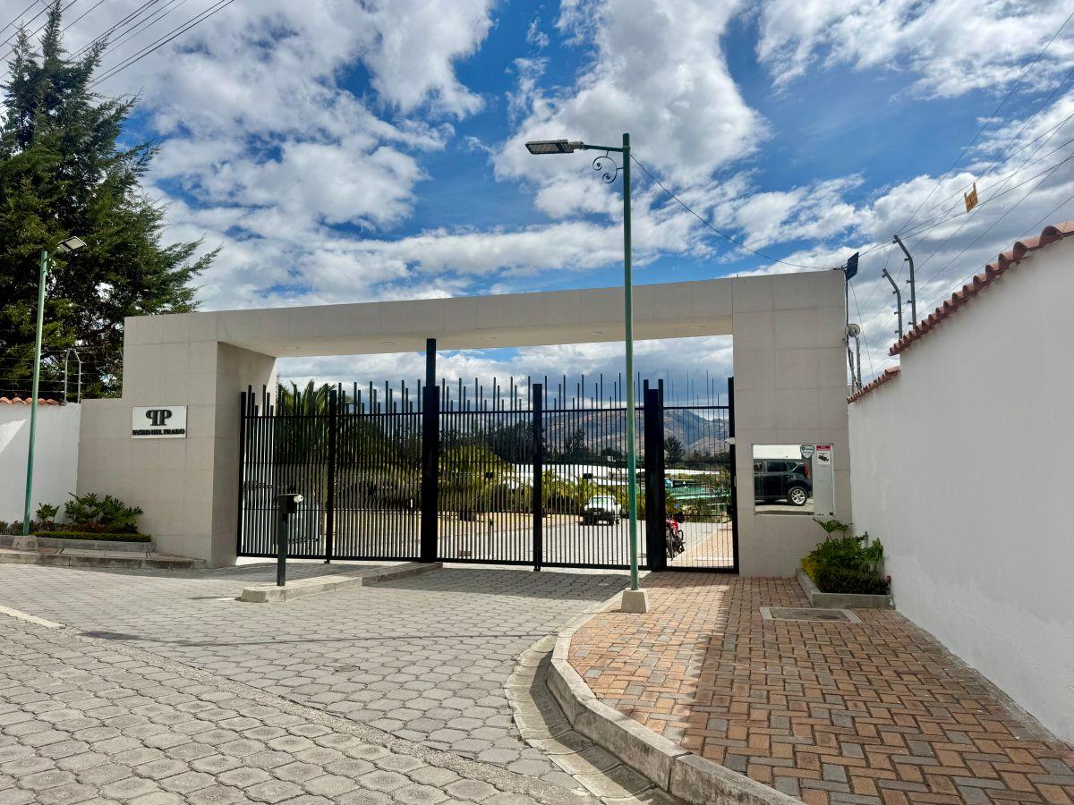 Terreno en Venta – Urbanización Palmas del Prado, Puembo (1.160 M²) — imagen 3