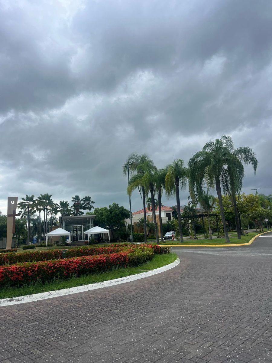 Samborondón Km 7 Laguna del Sol Terreno Al Lago en Venta, Guayas — imagen 3