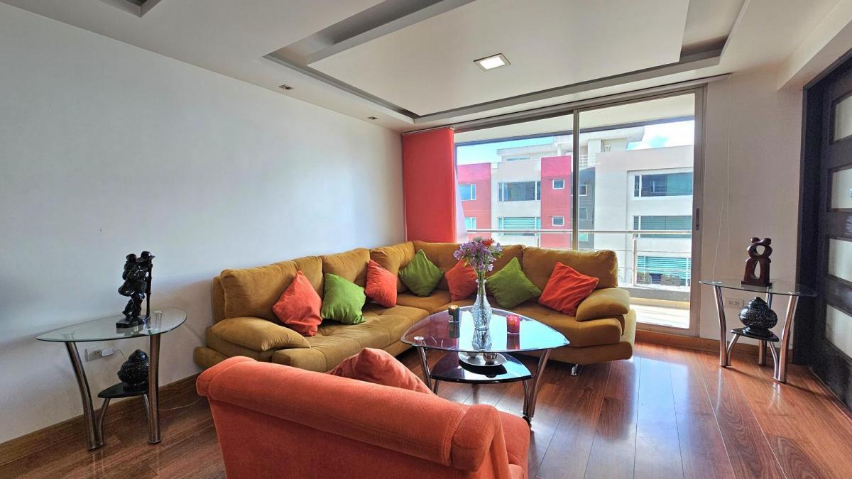 Venta Departamento de Oportunidad en Urb. Jardines de Amagasi con Seguridad de Primera, Solca — imagen 4